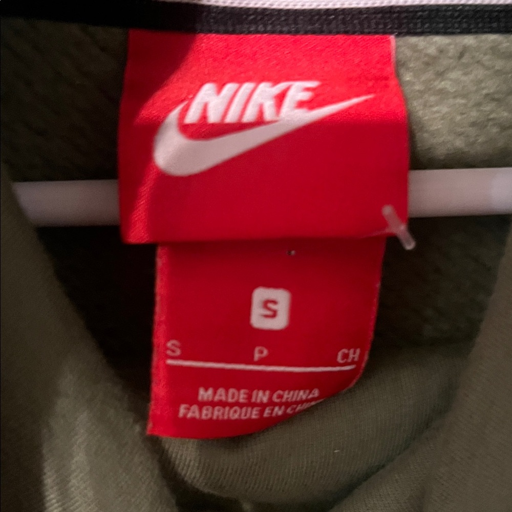 Nike Green Sleeveless Hoodie with Black Logo - Picture 2 of 3